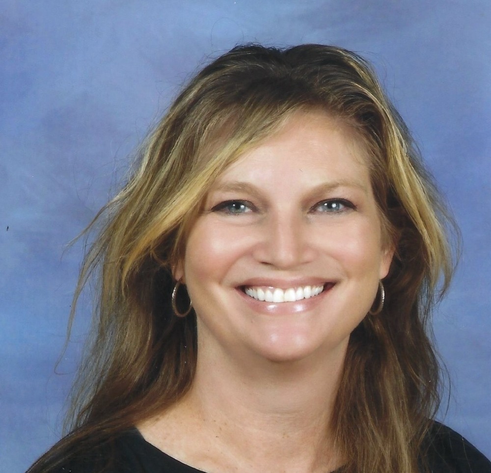 Terra van der Linden Headshot.