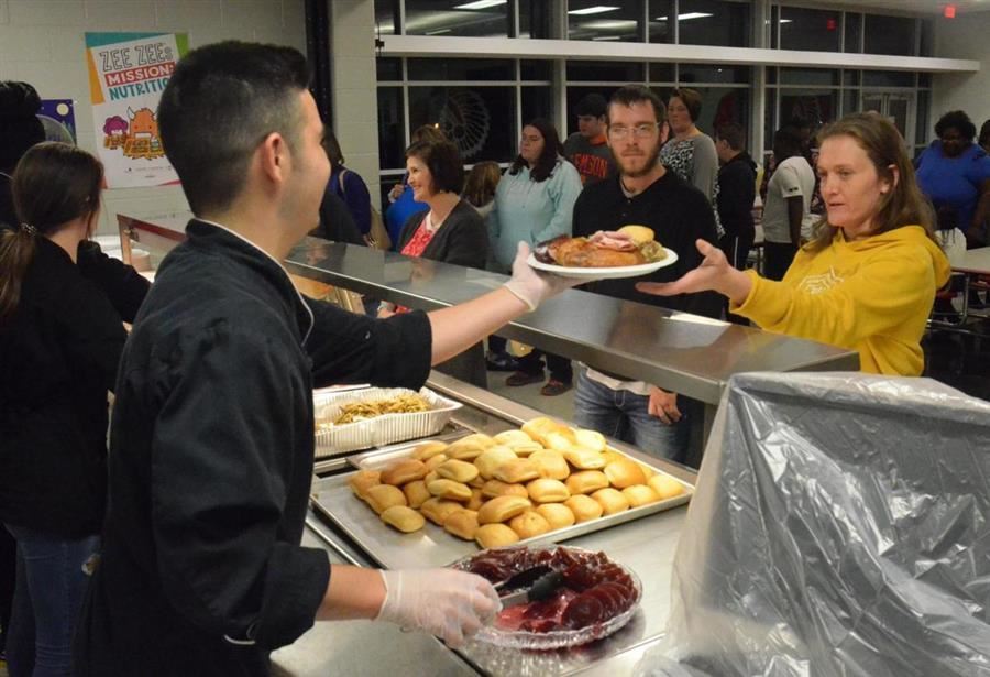 Silver Bluff Students Serve Thanksgiving Meal in Jackson