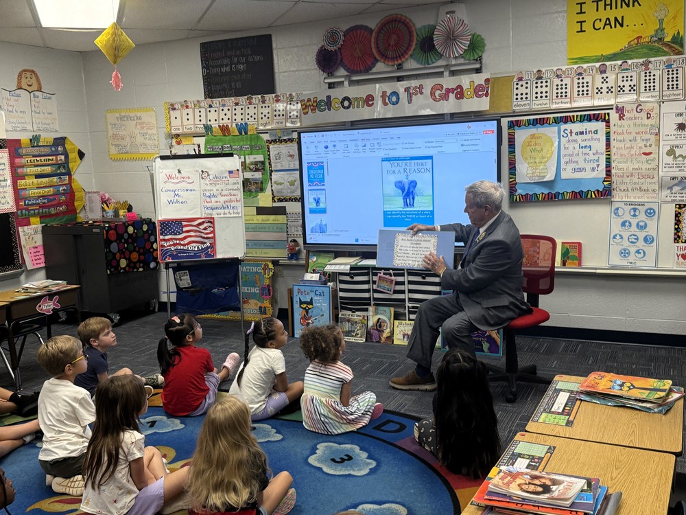 Congressman Joe Wilson reads to a class of 1st graders at North Augusta Elementary.