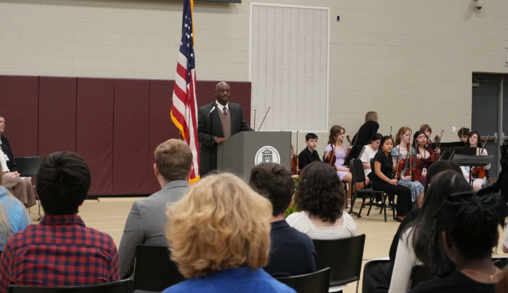 Dr. Murphy speaking to group of Jr. Scholars.