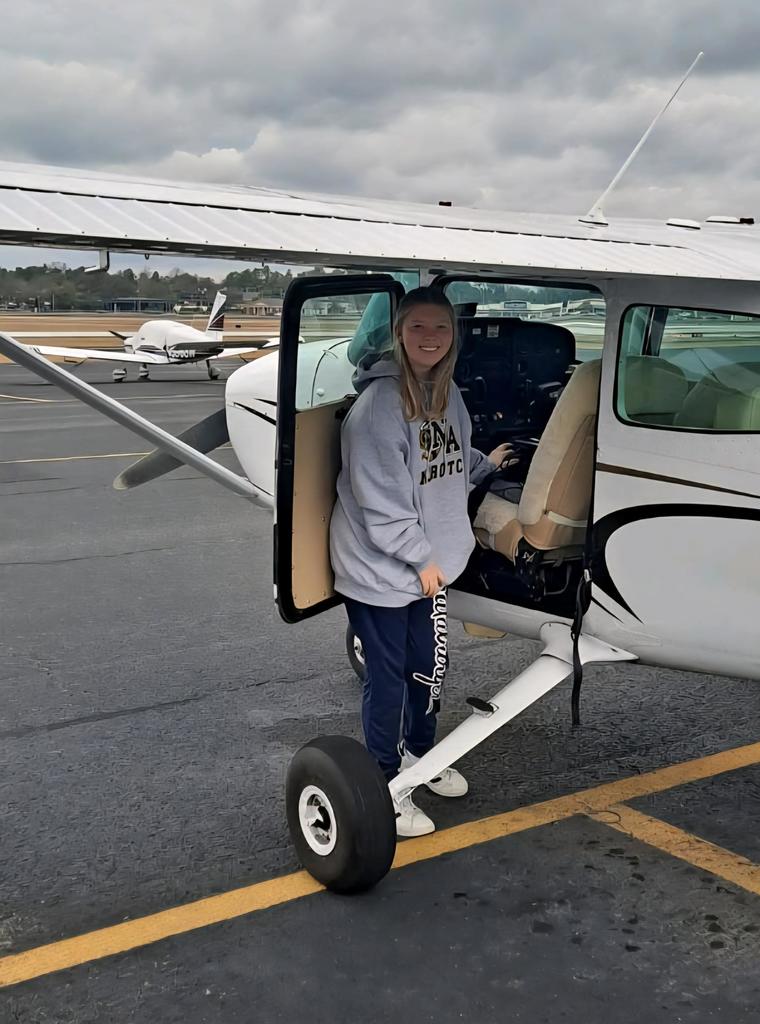 Jailyn entering a prop plan at an airport.