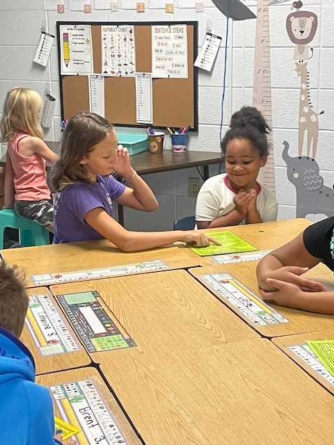 Students working together 