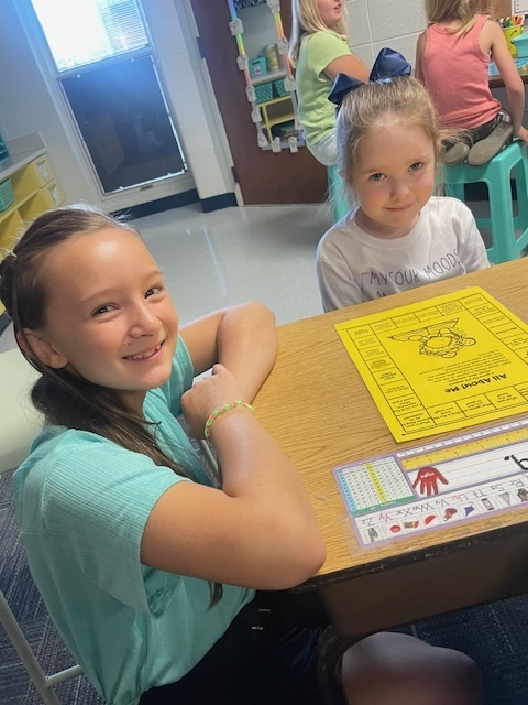 Students working together 