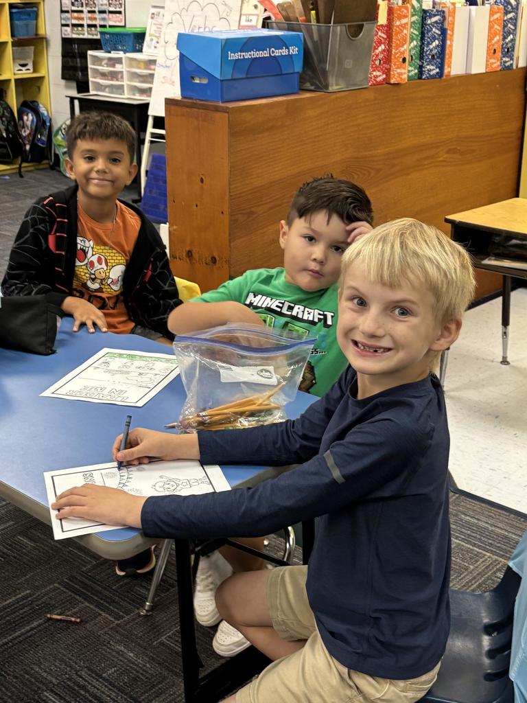 Students working together 