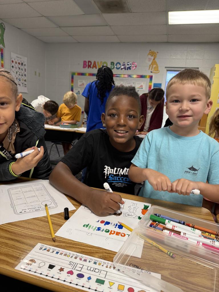 Students working together 