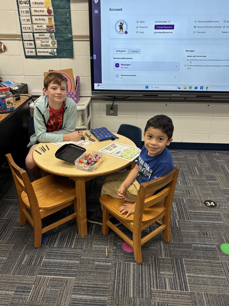 Students working together 