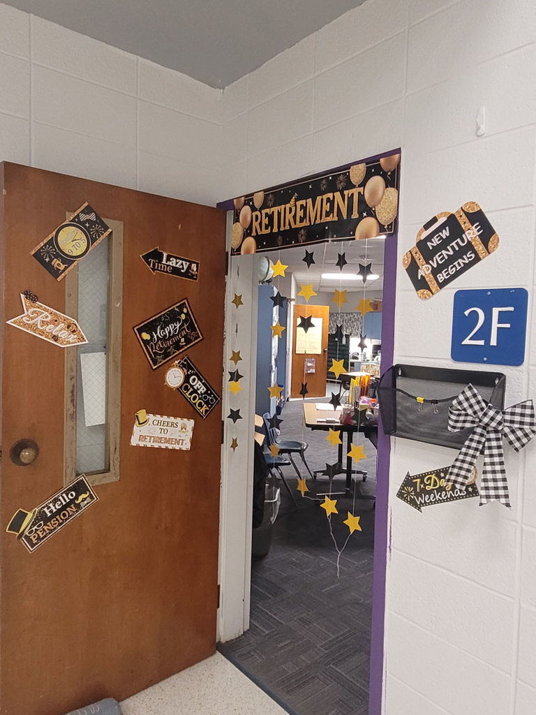 2F Classroom decorated with retirement deco