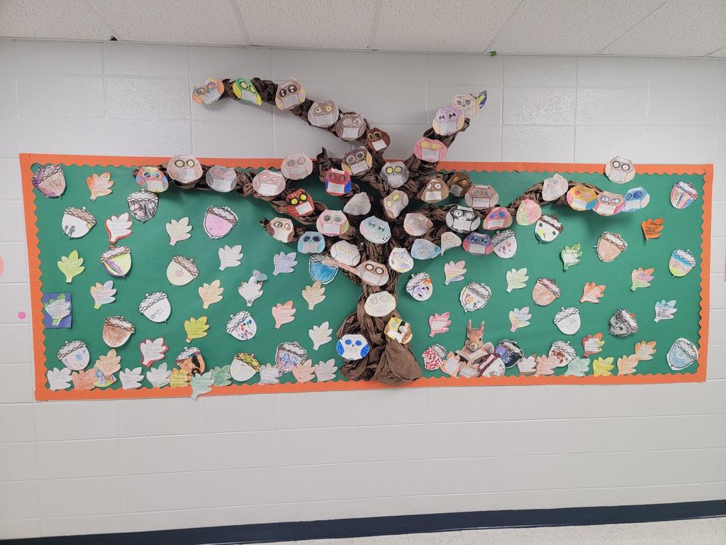 📚🍂 Fall Into a Good Book Reading Display