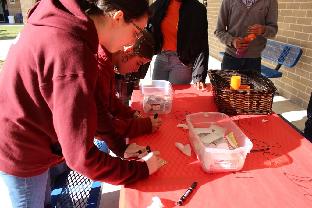 Students participate in red ribbon week pledge