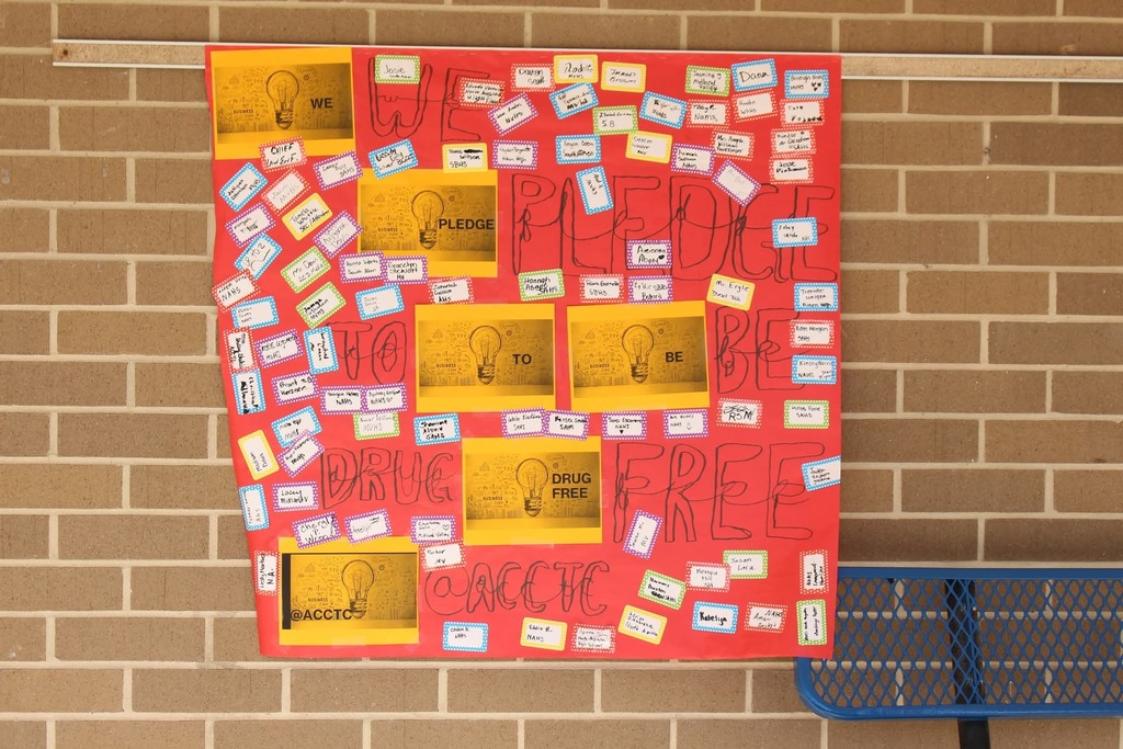 Students participate in red ribbon week pledge