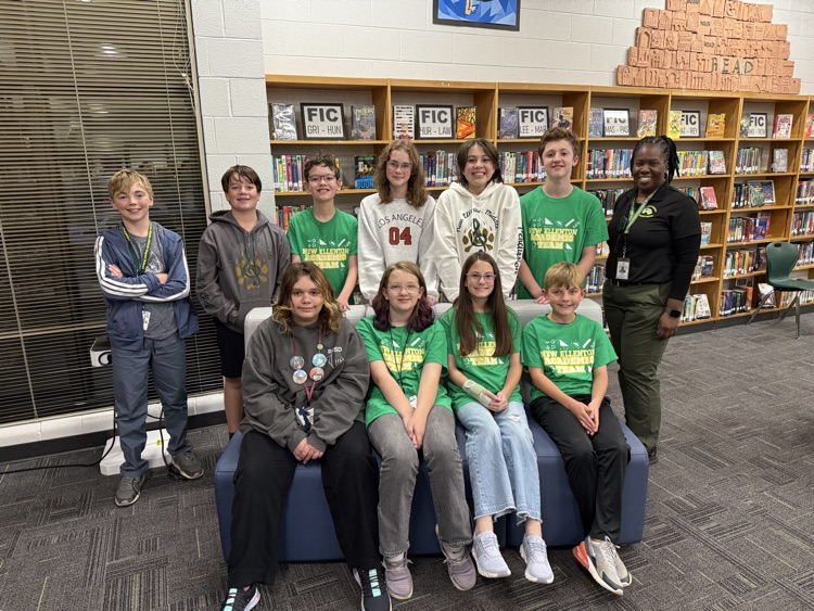 students posing for a picture 