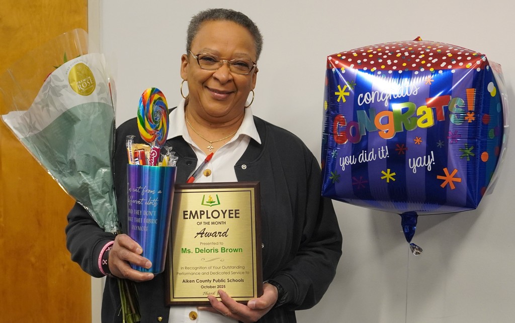 October Employee of the Month, Deloris Brown