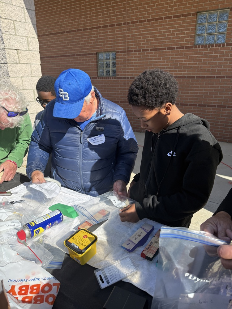 people working on pine box race cars 