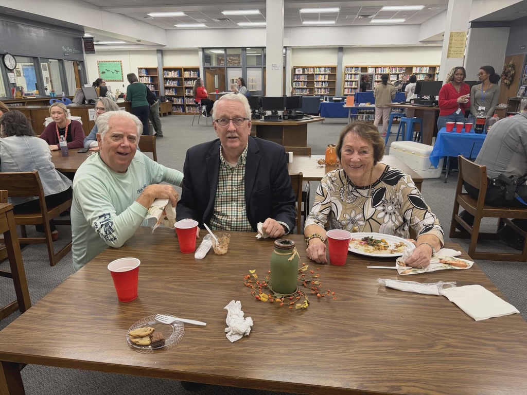 Retired Faculty Eating Lunch