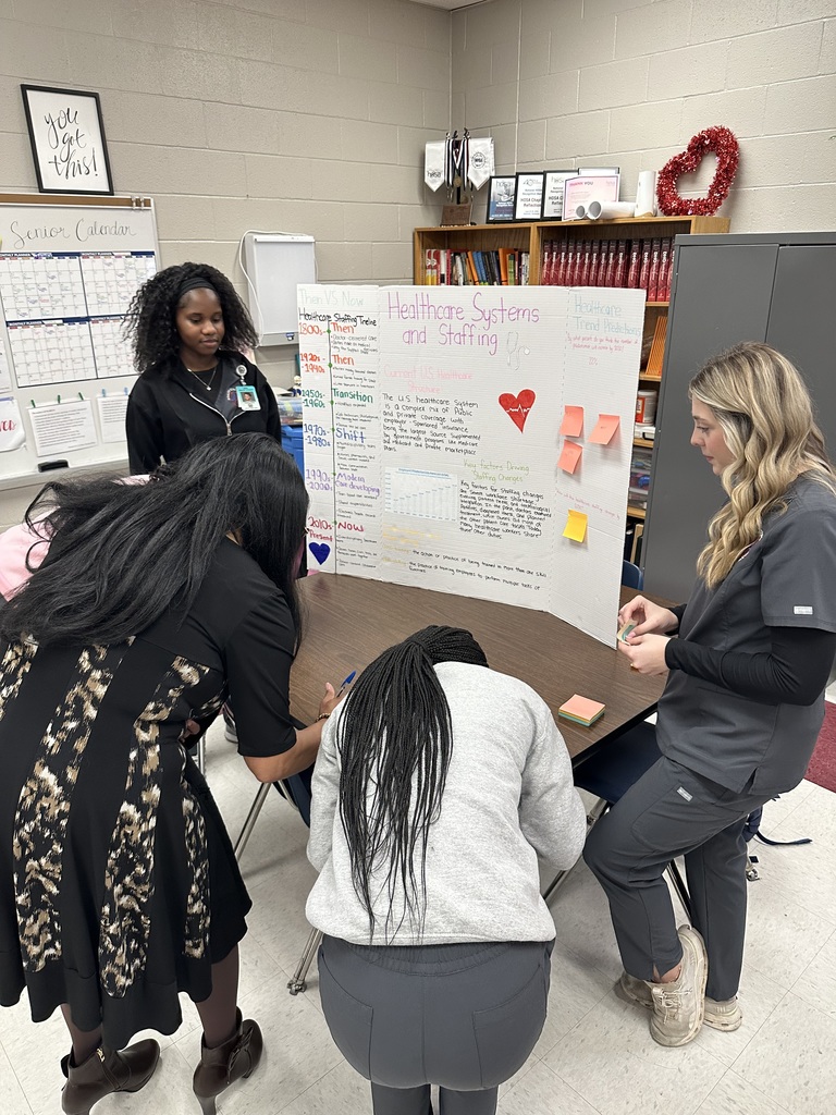Health Science students present phlebotomy informationHealth Science students present phlebotomy information