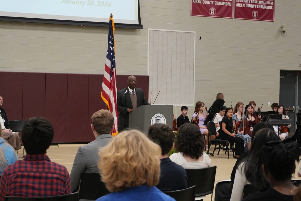 Dr. Murphy speaking to group of Jr. Scholars.