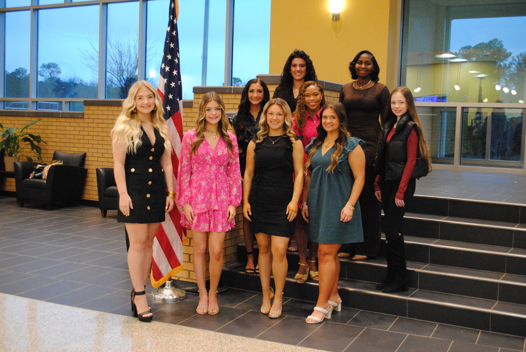 Miss NASH Contestants standing on stairs.