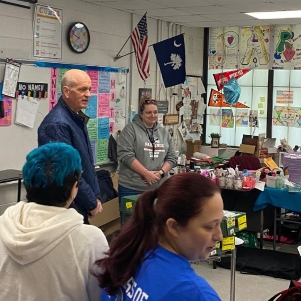 Mrs Parliament receiving the Golden Apple Award