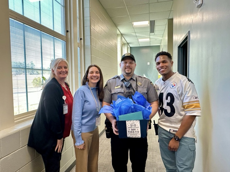 Happy SRO Appreciation Day to Officer Muszall! Thank you for keeping our school safe and building great relationships with our students. We appreciate you! 👮‍♂️💙