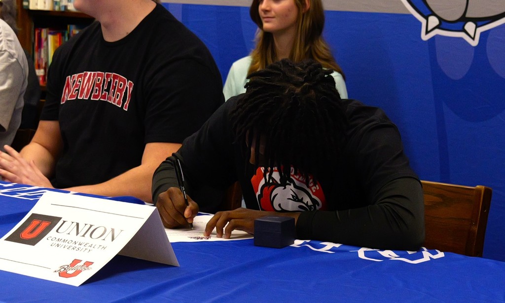 Jessie Shelley signs his Letter of Intent to Union Commonwealth University.