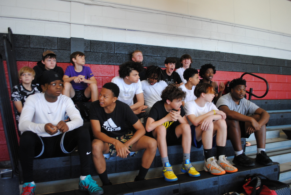 3 vs 3 participants waiting to play