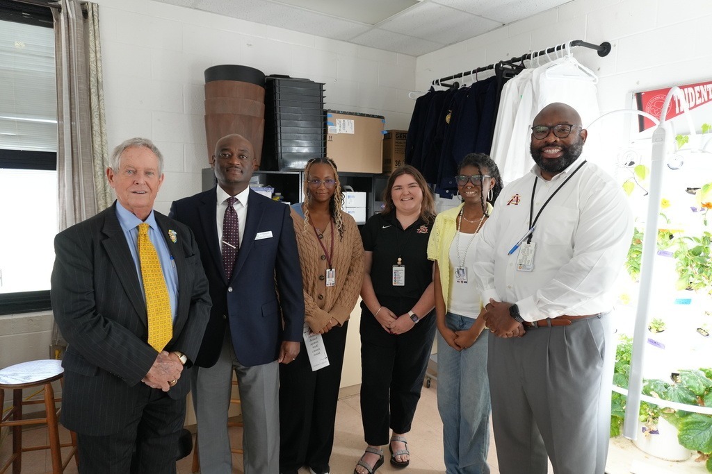 Group of leadership smiling with students from South Aiken High School.