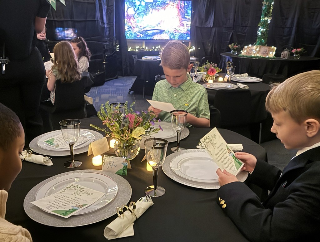 Students study a menu.