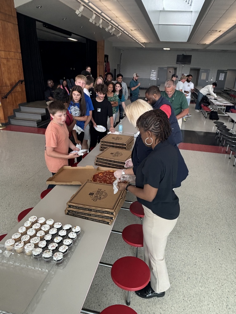AVID students enjoy pizza and cupcakes.