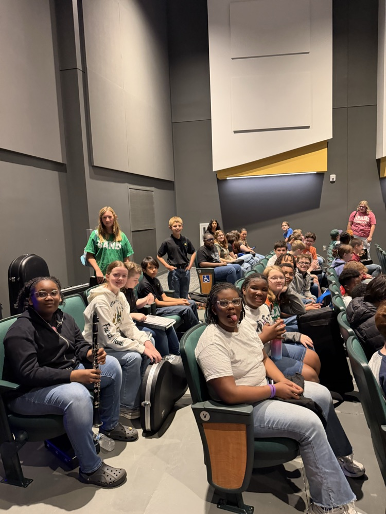 students posing for a picture 