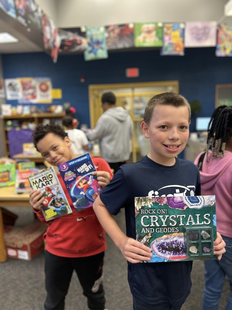 students shopping for books