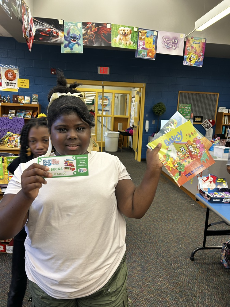 students shopping for books