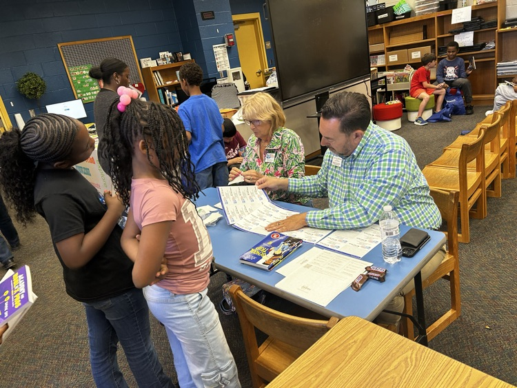 students shopping for books