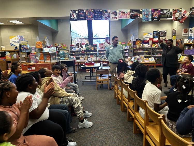 students shopping for bookfair bokks