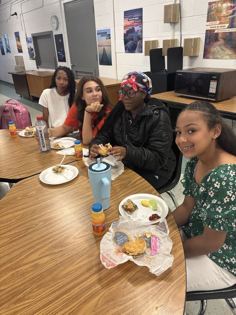 Students eating at the Buddy Breakfast.