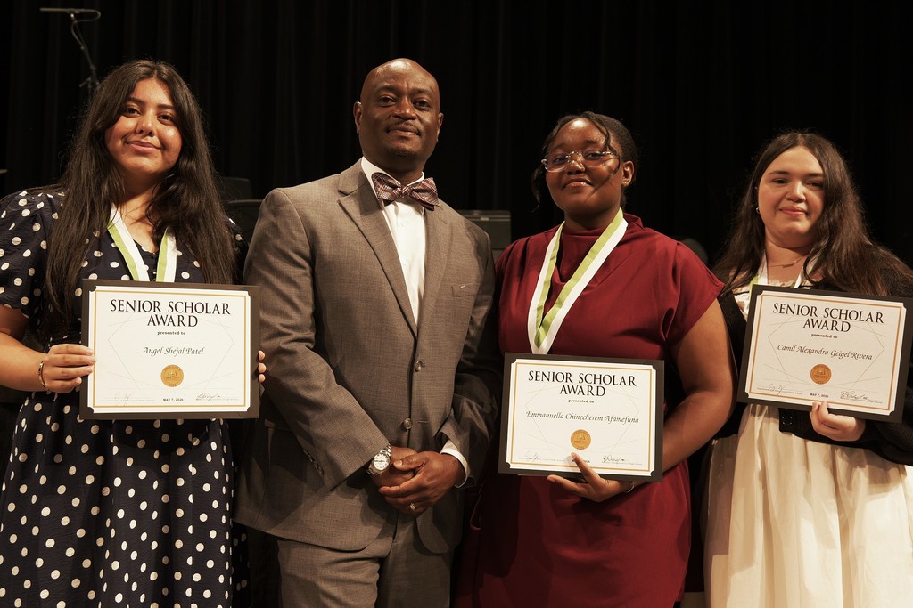 Dr. Murphy posing with three senior scholars.