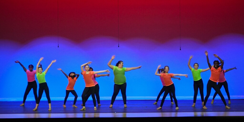 acGATEWAY elementary dance students performing.