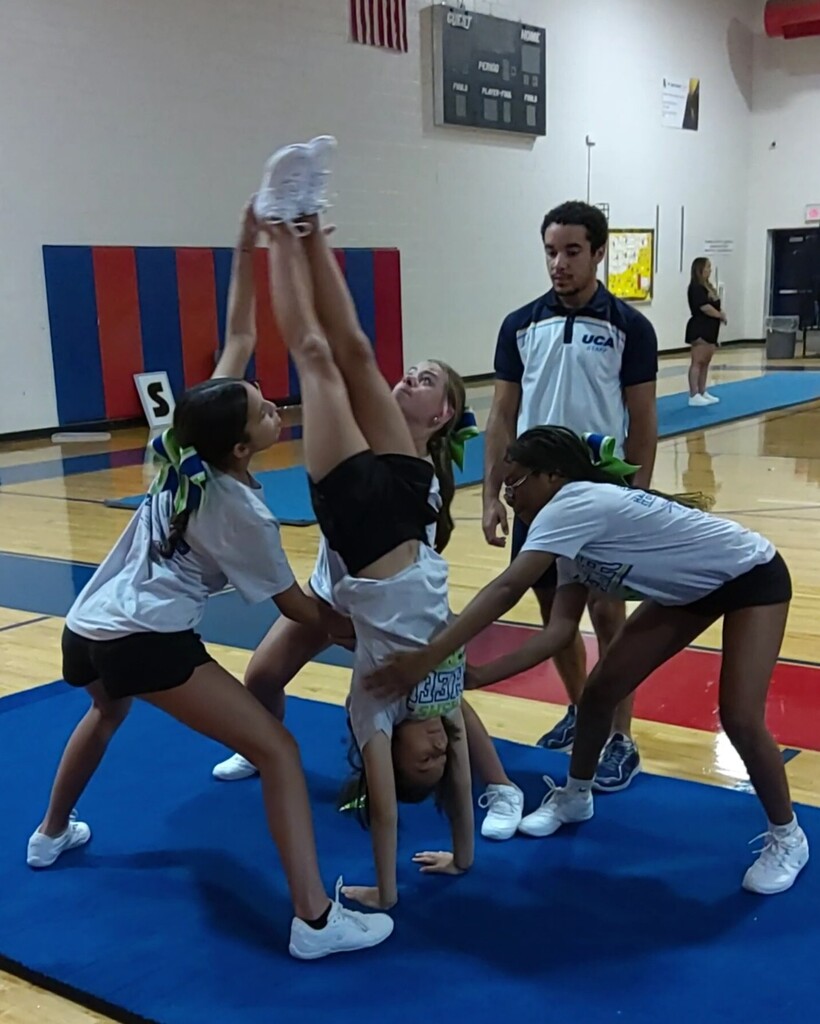 HSMS Cheer