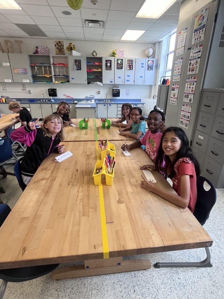 Image of students in art class
