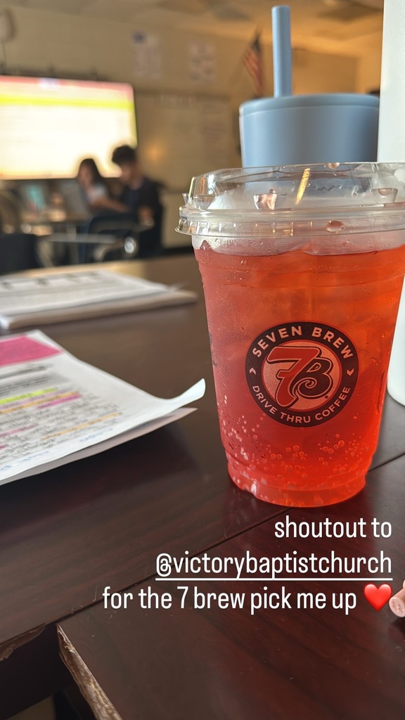 picture of an iced refresher from 7 brew