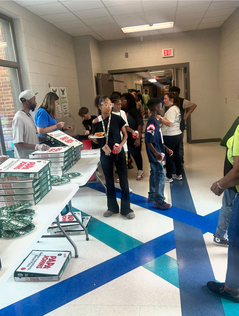 Students line up to receive pizza from Highland Springs staff and volunteers