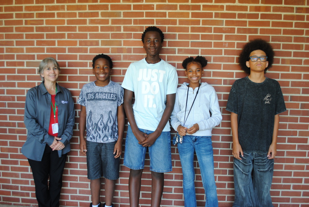 7th Grade AVID Binder winners