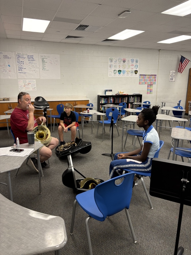 students playing french horns