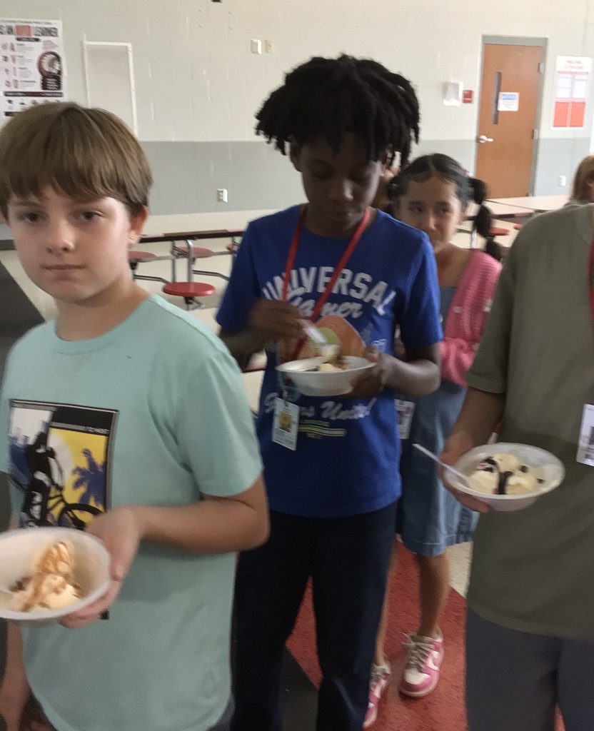 Scholars with their ice cream sundaes.