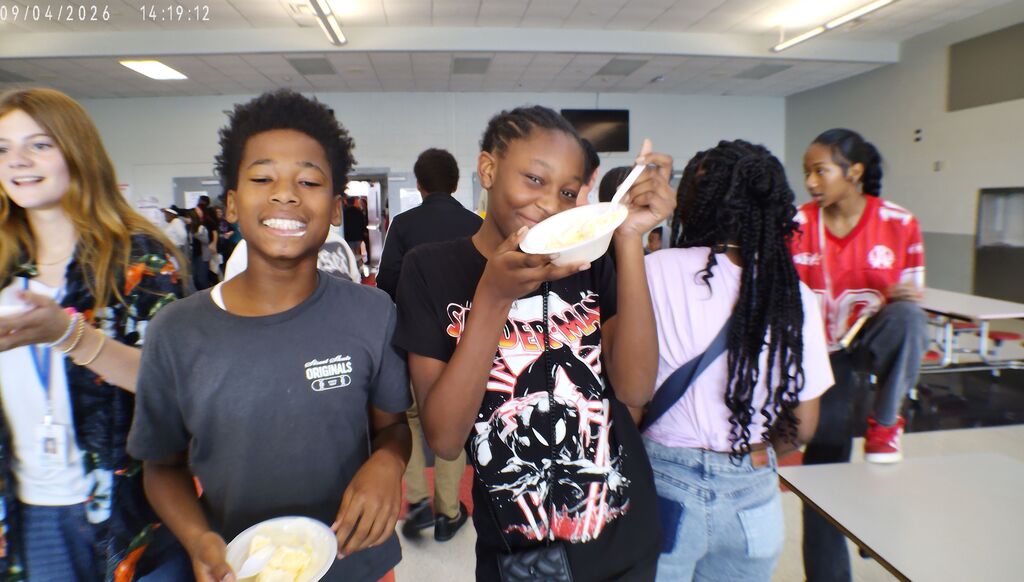 More scholars with their ice cream sundaes.