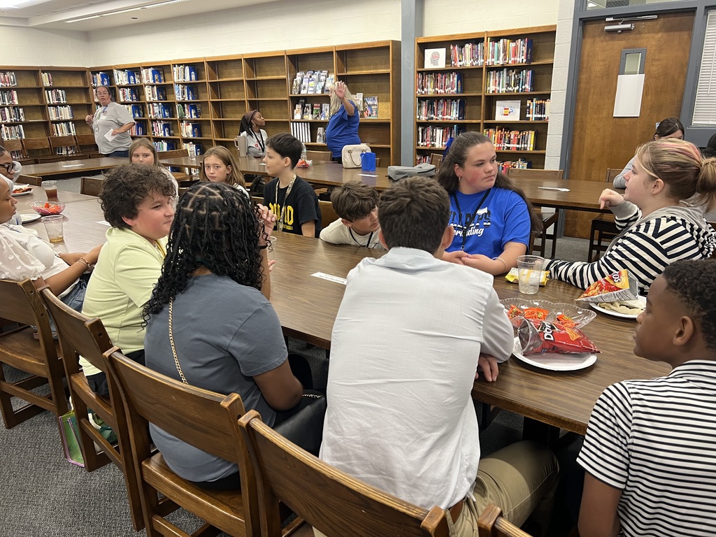 Student Government students sitting at tables