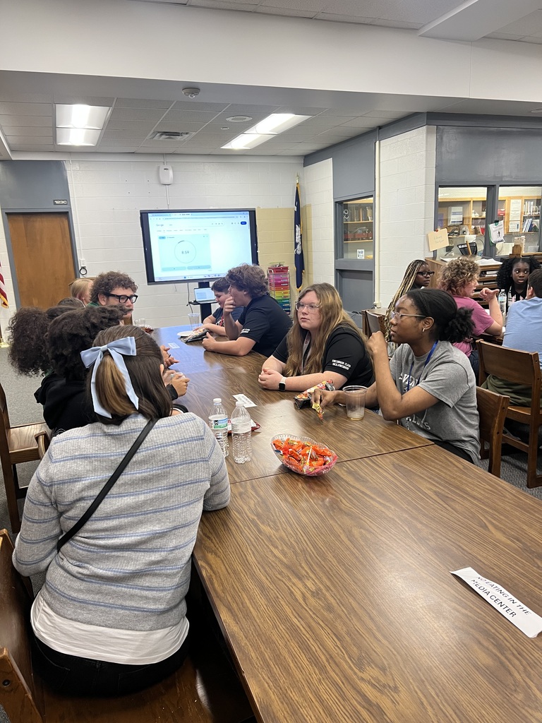 Student Government students sitting at tables