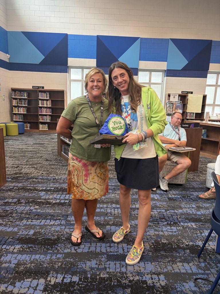 Mrs. Bennett and Mrs. Hargrove pose together for picture