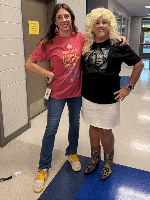 Teachers pose for Dolly dress up day
