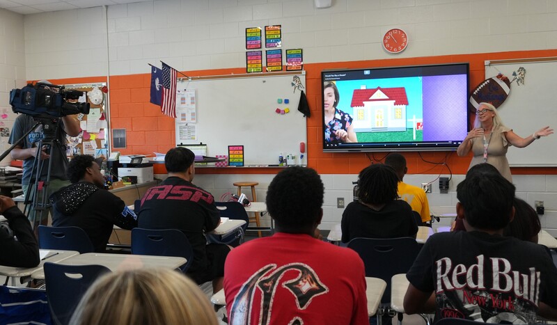 Dr. Ginger Proctor teaches budgeting to Midland Valley students.