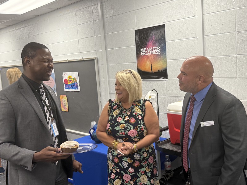 Congressman Joe Wilson visits North Augusta Elementary.